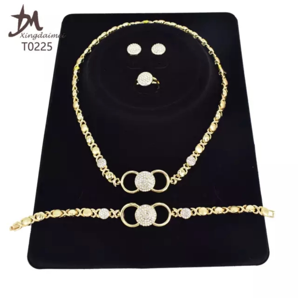 XOXO Necklace set